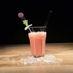 Exklusiver Cocktail The Beach ein Evergreen für alle Firmenevents: Professionell zubereitete Drinks der Caprice Bar als Highlite für Mitarbeiterfeste und Firmenjubiläen